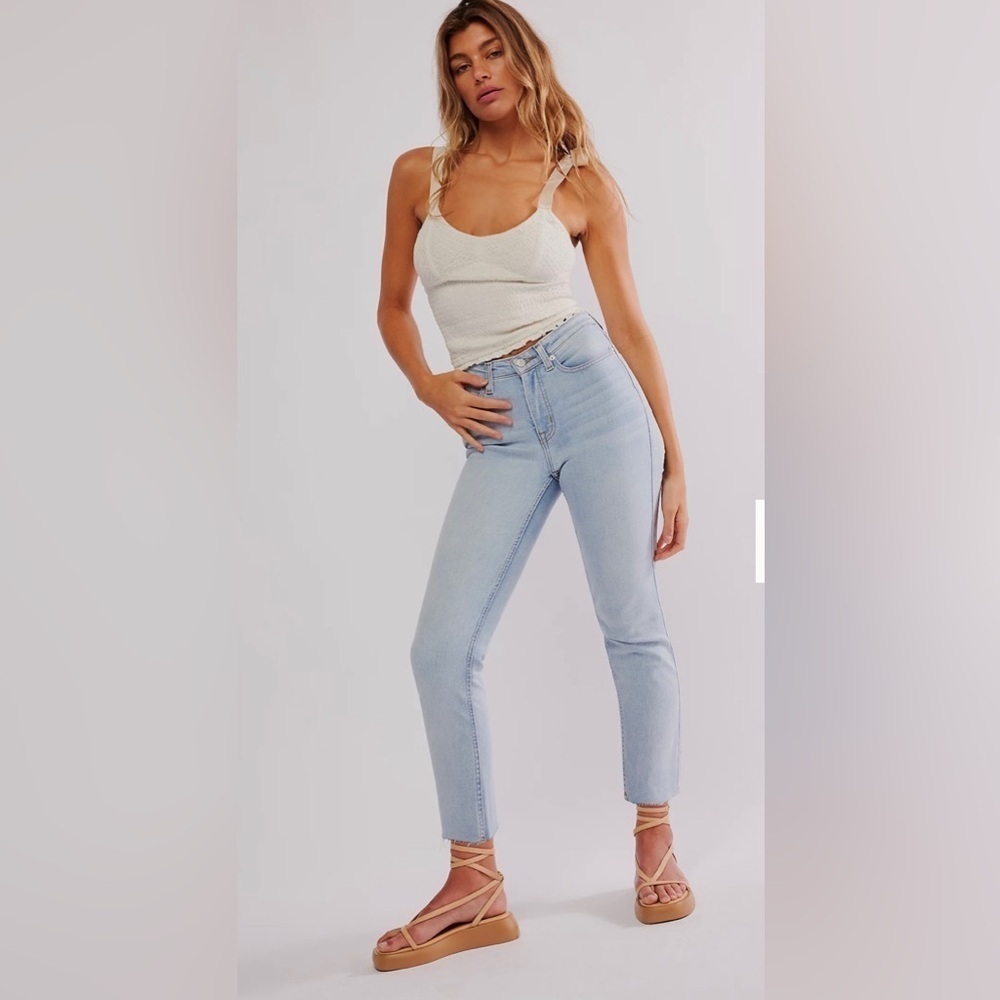 We the free CRVY High-Rise Vintage Straight Jeans Size 24 NWT